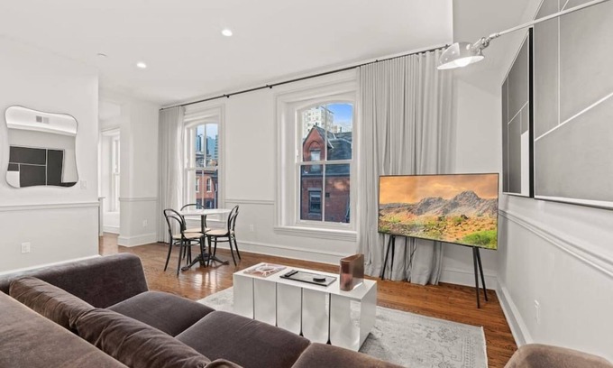 Center City Apartment | Luxury 2BD Rittenhouse Sq. | Hosted By Stay Rafa