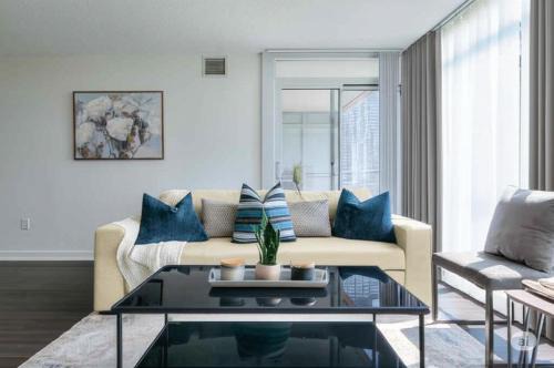 CityPlace Apartment | Luxury 2BR Apartment in Downtown Toronto - Free Parking