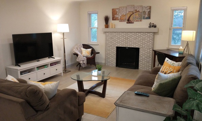 University Hills House | Luxury 2BR House South of Downtown- Gorgeous/Near Parks