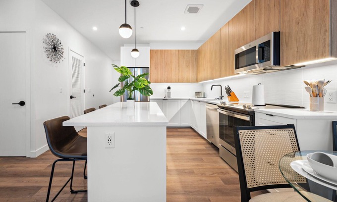 East Boston Apartment | Luxury 2BR Next to the Airport 3261