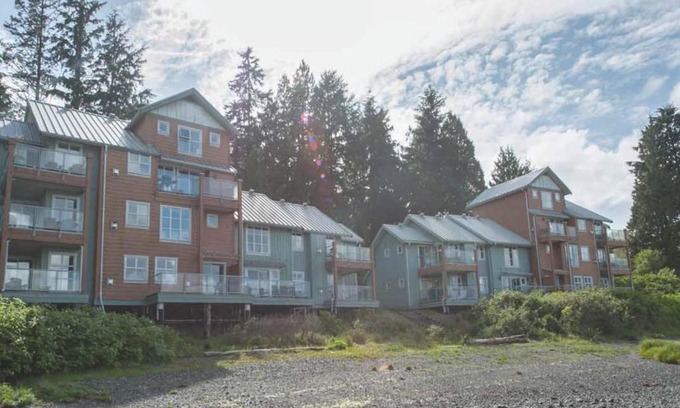 Tofino Apartment | Luxury 2BR Oceanfront Condo by OnlyBC 201