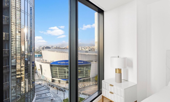 Melrose Apartment | Luxury 2BR Penthouse w/Balcony by Crypto Arena
