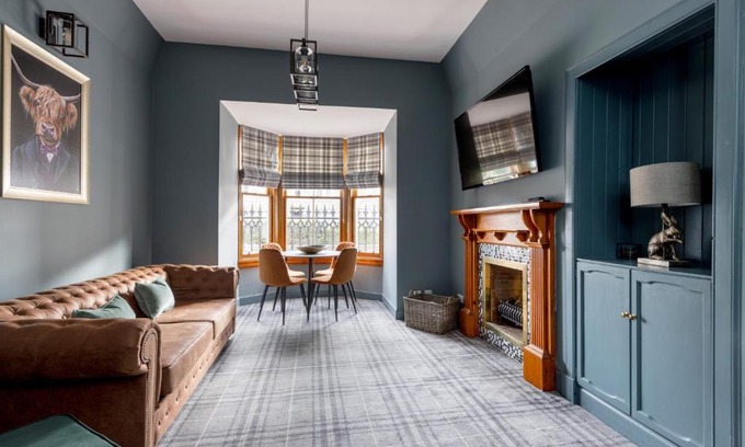 Murrayfield House | Luxury 3 bed house city centre, right next to Murrayfield.