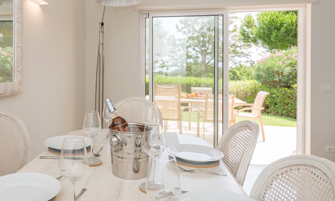 Lagos House | Luxury 3 bed Villa perfect location, stunning views . Pool, fibre , air con