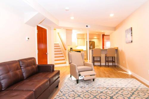 Medford Apartment | Luxury 3 Bedroom, 20 min to Boston, 15min Encore