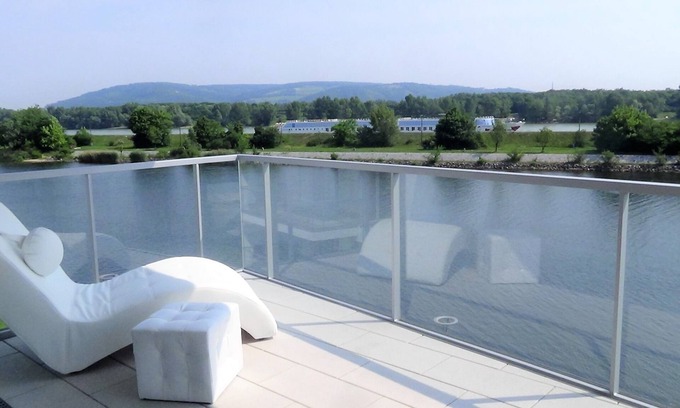 Grinzing Apartment | LUXURY 3 BEDROOM BEACH HOME WITH BREATHTAKING VIEWS IN VIENNA'S DREAM LOCATION