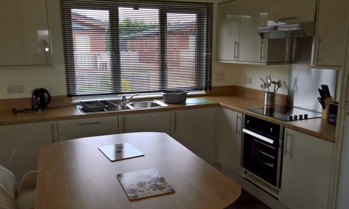 King's Lynn House | Luxury 3 Bedroom Lodge (sleeps 6)