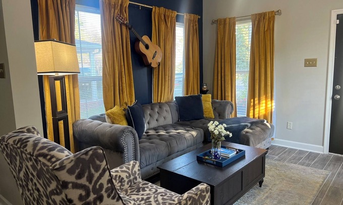 Uptown House | Luxury 3-Bedroom House Near Midtown/Downtown