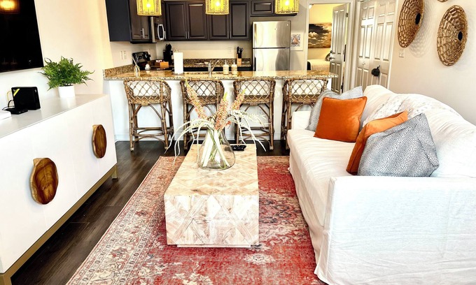 Clemson House | Luxury 3 bedroom, professionally furnished home 1 mile from Clemson University!