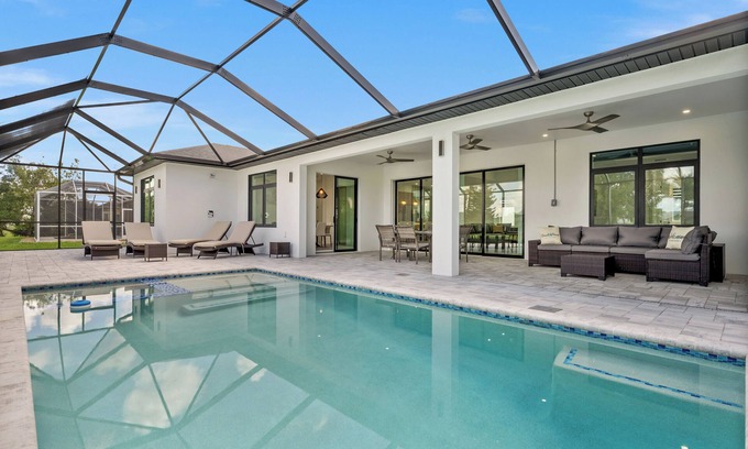 Pebble Beach House | Luxury 3-bedroom Villa with Pool