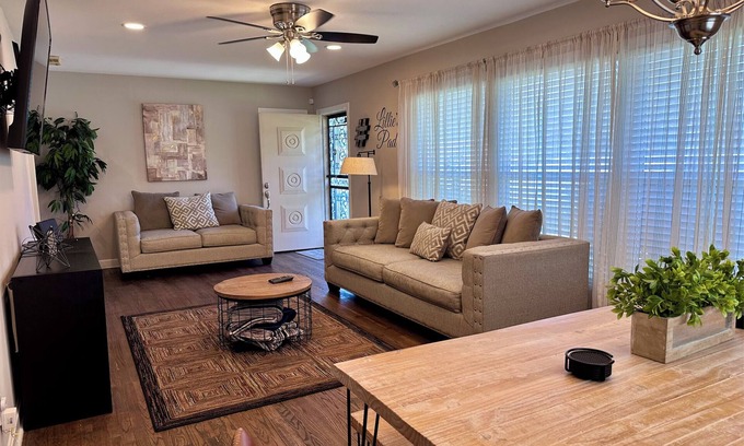Murfreesboro House | Luxury 3 BR/1 BA Home 3 Minutes to Downtown Murfreesboro & 5 Minutes to MTSU