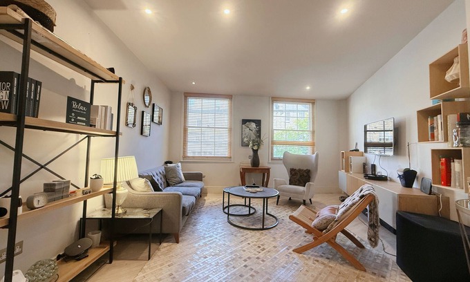Tachbrook House | Luxury 3 En-suite BRs house Steps from Pimlico Station