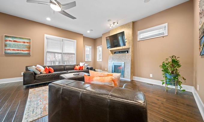 Germantown House | Luxury 3000 sq ft home minutes to Downtown Nashville, Lower Broadway & much more