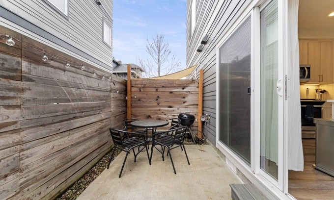 Mississippi District House | Luxury 3B Townhouse near New Seasons & Hospital #42057