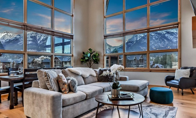 Canmore Condo | Luxury 3BR/2BA Corner Penthouse in Heart of Canmore
