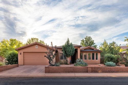 Kanab House | Luxury 3BR in Upscale Neighborhood Pet Friendly