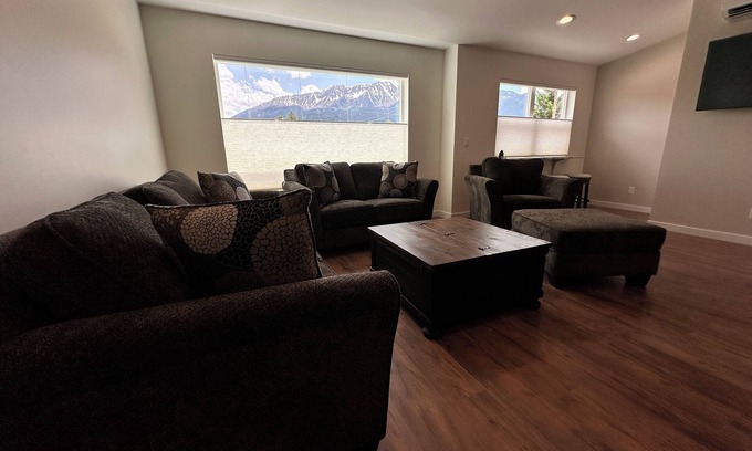Joseph House | Luxury 3BR Townhome - Walk anywhere in Joseph! (D)