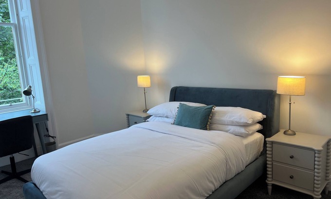 Newington Apartment | Luxury 4 Bed Penthouse With Skyline View