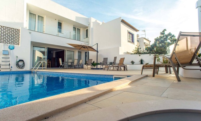 Tavira Cottage | Luxury 4 bedroom house with private pool in the city center