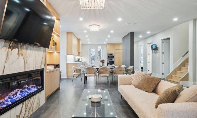 North York House | Luxury 4 Bedroom Retreat Steps to Yorkdale Mall