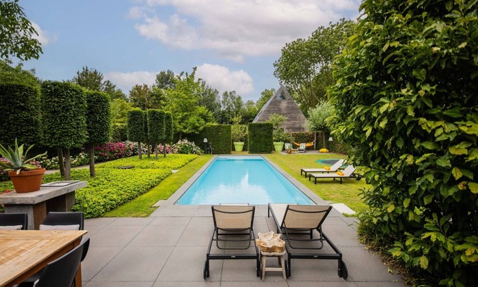 Het Hofke Villa | Luxury 4 Bedroom Villa with private pool in Eindhoven