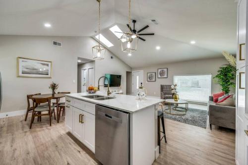 Irving House | Luxury 4BR,2B Home, Hot Tub, Near DFW Airport, Modern Comfort Awaits