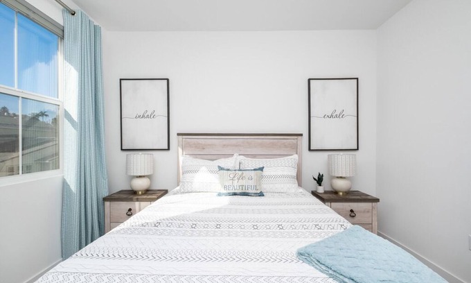 Townsite House | Luxury 4BR Condo. Walk to Beach. Near Camp Pendleton. Monthly Stays.