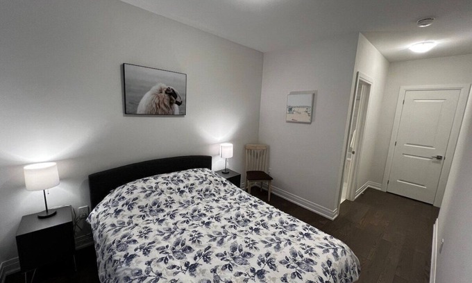 Newmarket House | Luxury 4BR En Suite Home with High-End Furniture