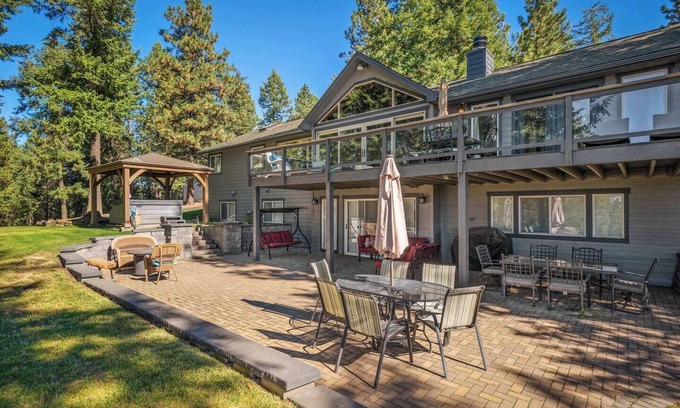 Coeur d'Alene House | Luxury 4BR Home Whirlpool Spa, Deck & Lake Views