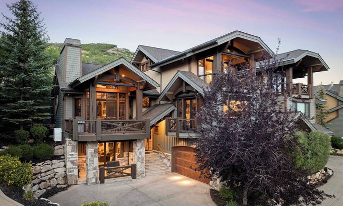 Park Meadows House | Luxury 4BR Retreat | Hot Tub, Views & Fireplace