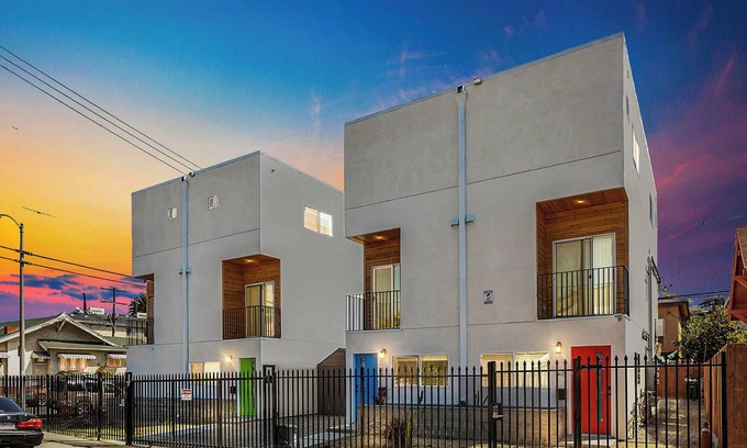Westlake House | Luxury 4BR Townhome Stylish Space + Free Parking