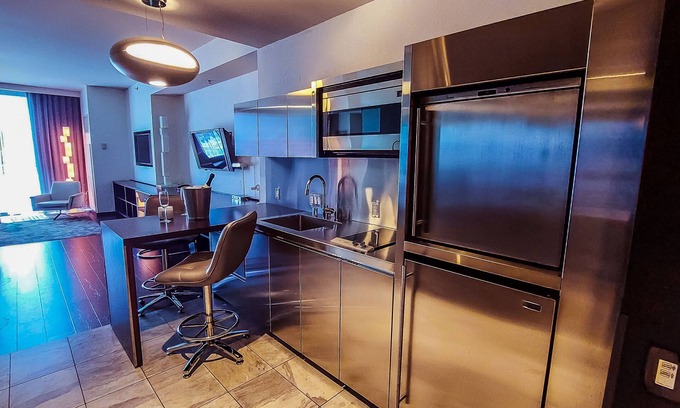Las Vegas Apartment | Luxury 53rd Flr Condo Amazing Sunset View NO Resort Fee