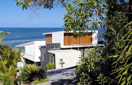Coolum Beach House | Luxury 5BR Retreat, sleeps 12, 4 Ensuites