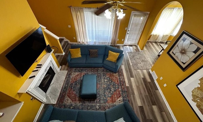 Ellendale House | Luxury 6 BR Home near Memphis Airport with Upscale Amenities.