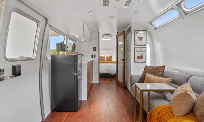 Rockbridge House | Luxury Airstream Glamping Manhattan Unit 1 of 5, On-Site Hiking, Sauna, Plunge