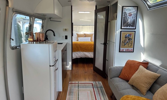 Rockbridge House | Luxury Airstream Glamping Parisian Unit 5 of 5, On-Site Hiking, Sauna