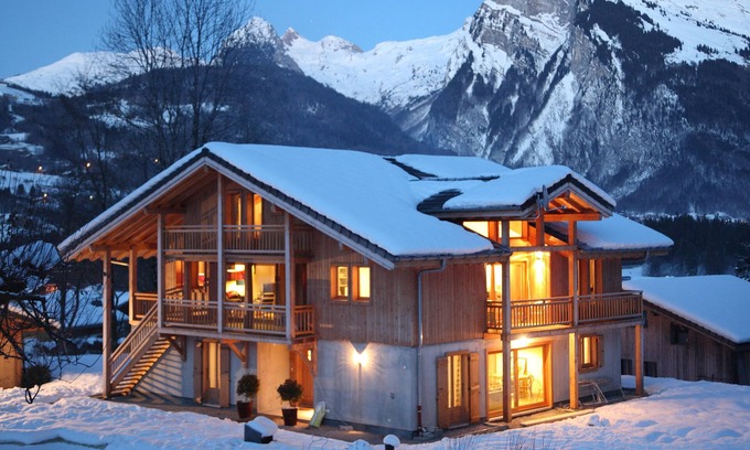Morillon Ski Chalet | "Luxury Alpine Chalet with Hot Tub, Pool, Sauna & Stunning Mountain Views"