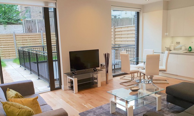 Golborne House | Luxury and Bright 2 Bed and 2 Bath In Maida Vale