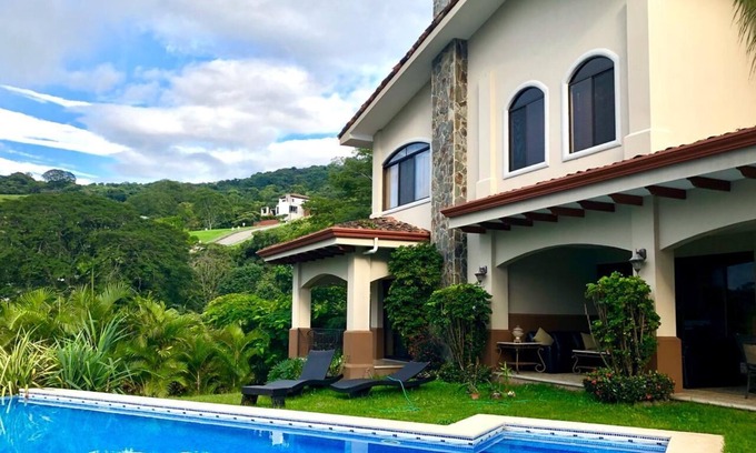 Ciudad Colon House | Luxury and natural environment