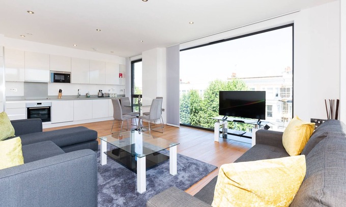 Golborne House | Luxury and Stunning 2 Bed and 2 Bath PentHouse!