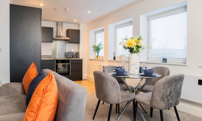 Waterloo Apartment | Luxury Apartment | 2BR | Central | Sleeps 5