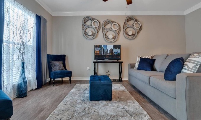 Church Street Apartment | Luxury Apartment Home minutes away from Airport