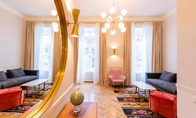 Sololaki Apartment | Luxury apartment in a historic district of Tbilisi