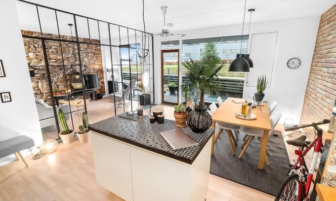 Sydhavnen Apartment | Luxury apartment in city center with canal view!