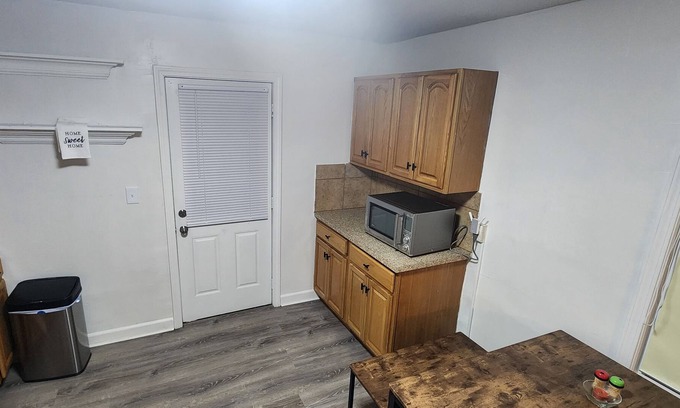 Cove - East Side - Shippan Apartment | Luxury Apartment in Downtown Stamford With Deck. Minutes to the beach!