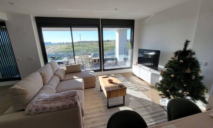 Hortaleza Apartment | Luxury apartment next to the airport by beBalmy