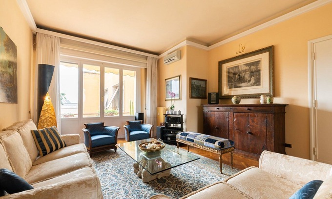 Santa Croce House | Luxury apartment next to the river