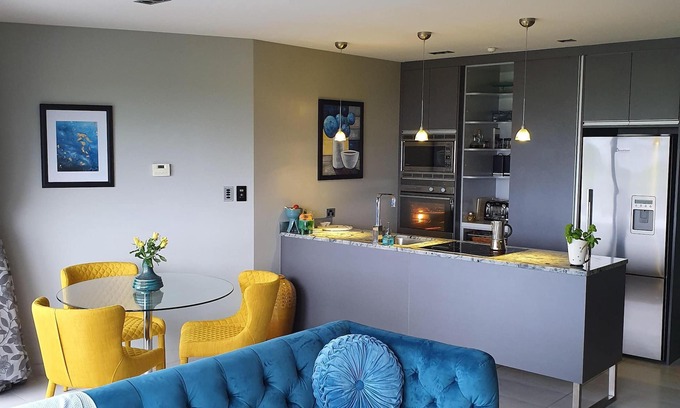 Bowentown Apartment | Luxury Apartment on the Waterfront