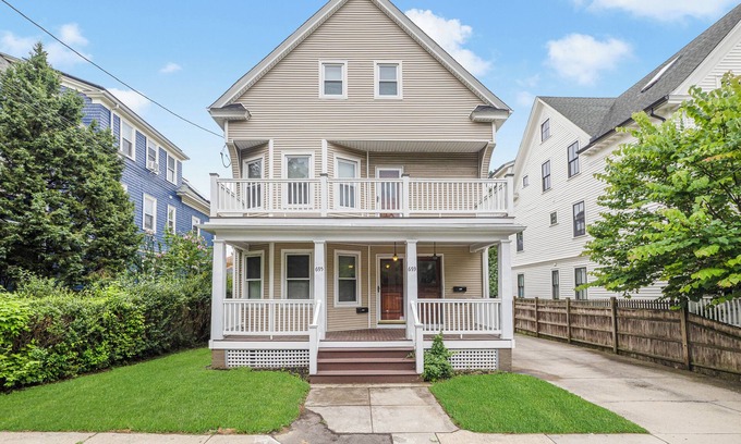 Blackstone Apartment | Luxury Apartment on the East Side!
