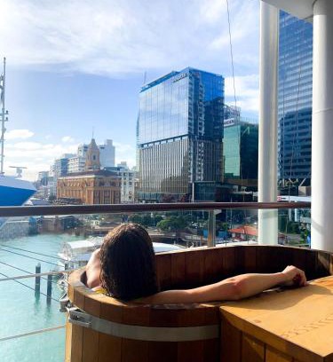Auckland Central Business District Apartment | Luxury Apartment - Parking - Hot Tub - Stunning Views